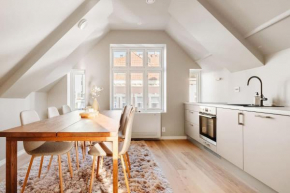 DINBNB Apartments l 2 Etasjers Toppleil l 2 Privat balkonger l Ny 2024